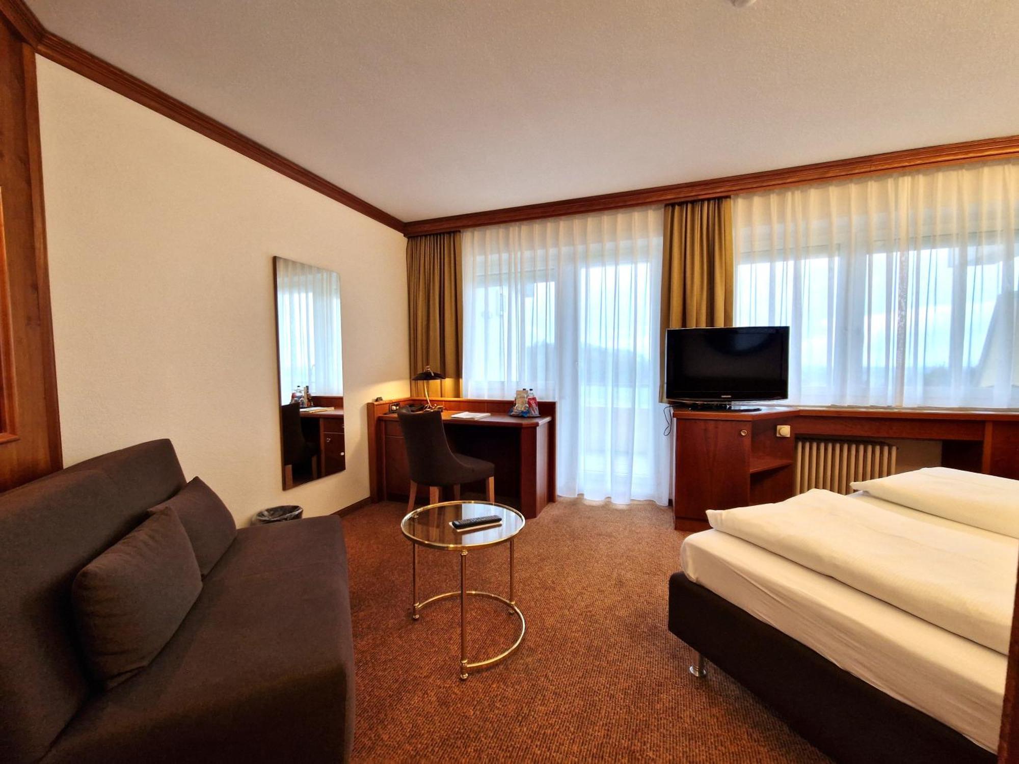 Badhotel Restaurant Stauferland Bad Boll Ngoại thất bức ảnh