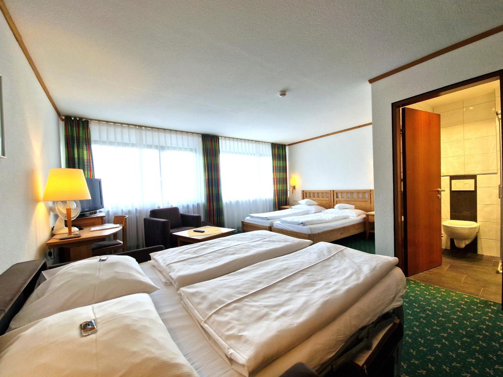 Badhotel Restaurant Stauferland Bad Boll Ngoại thất bức ảnh