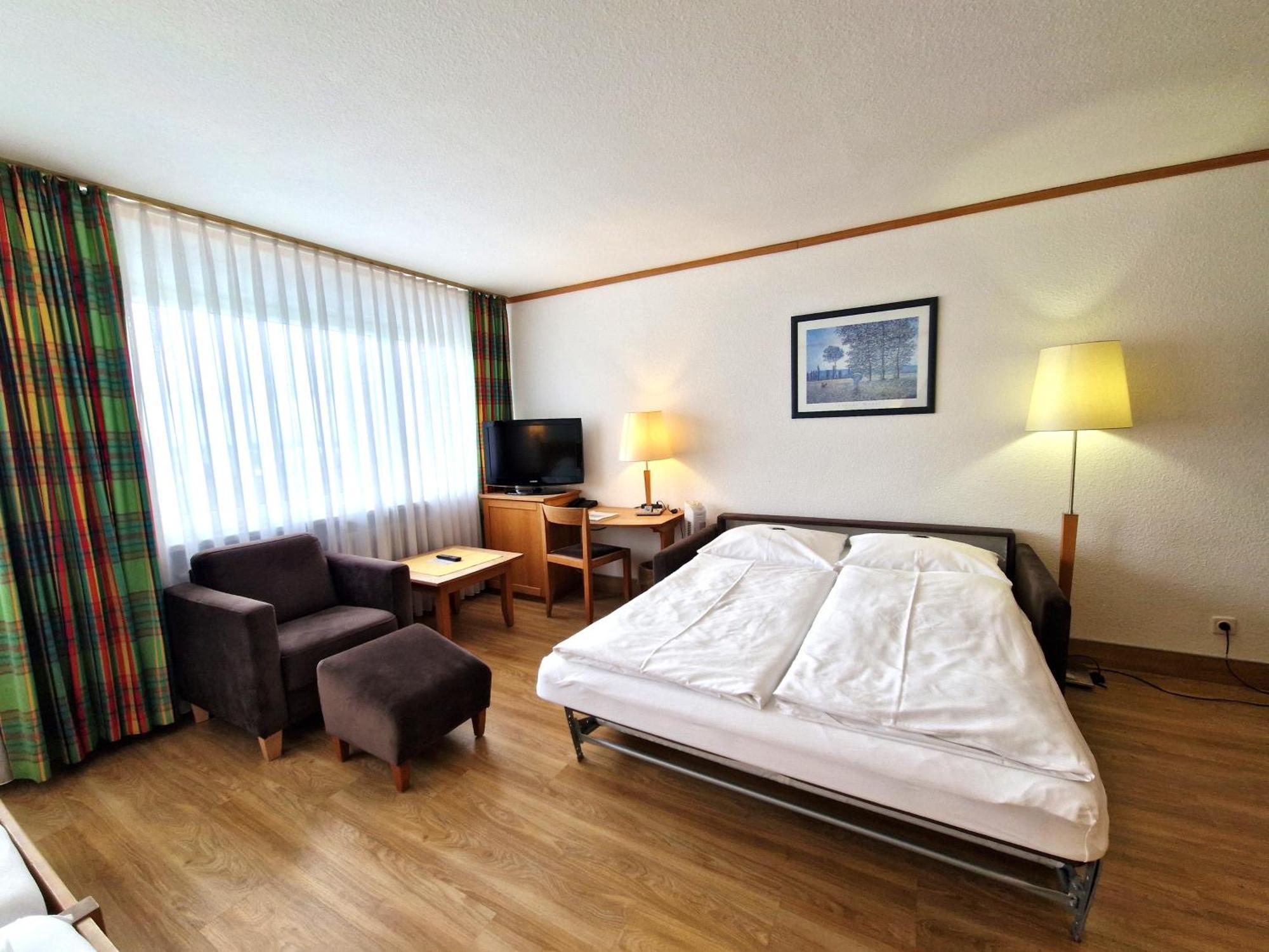 Badhotel Restaurant Stauferland Bad Boll Ngoại thất bức ảnh