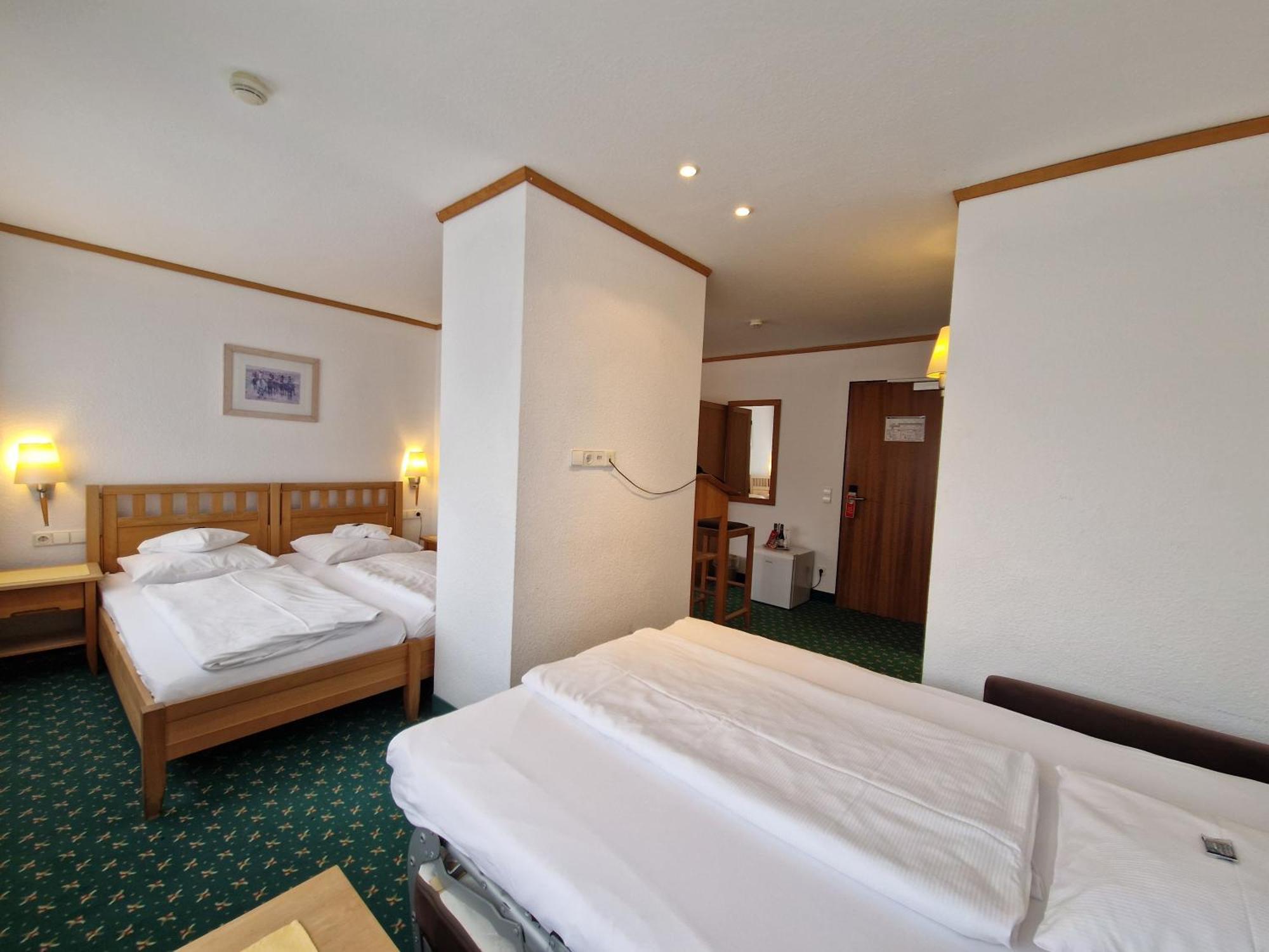 Badhotel Restaurant Stauferland Bad Boll Ngoại thất bức ảnh