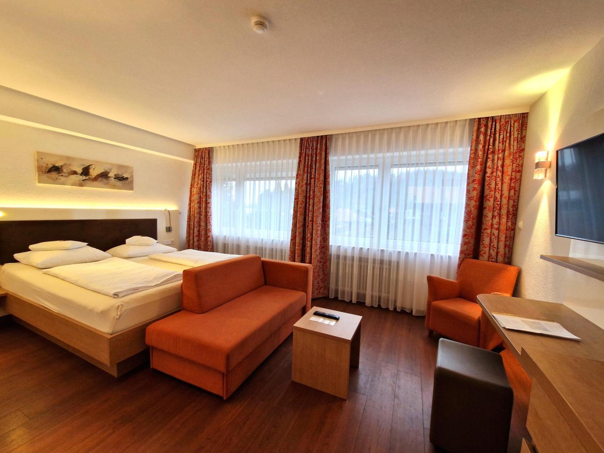 Badhotel Restaurant Stauferland Bad Boll Ngoại thất bức ảnh