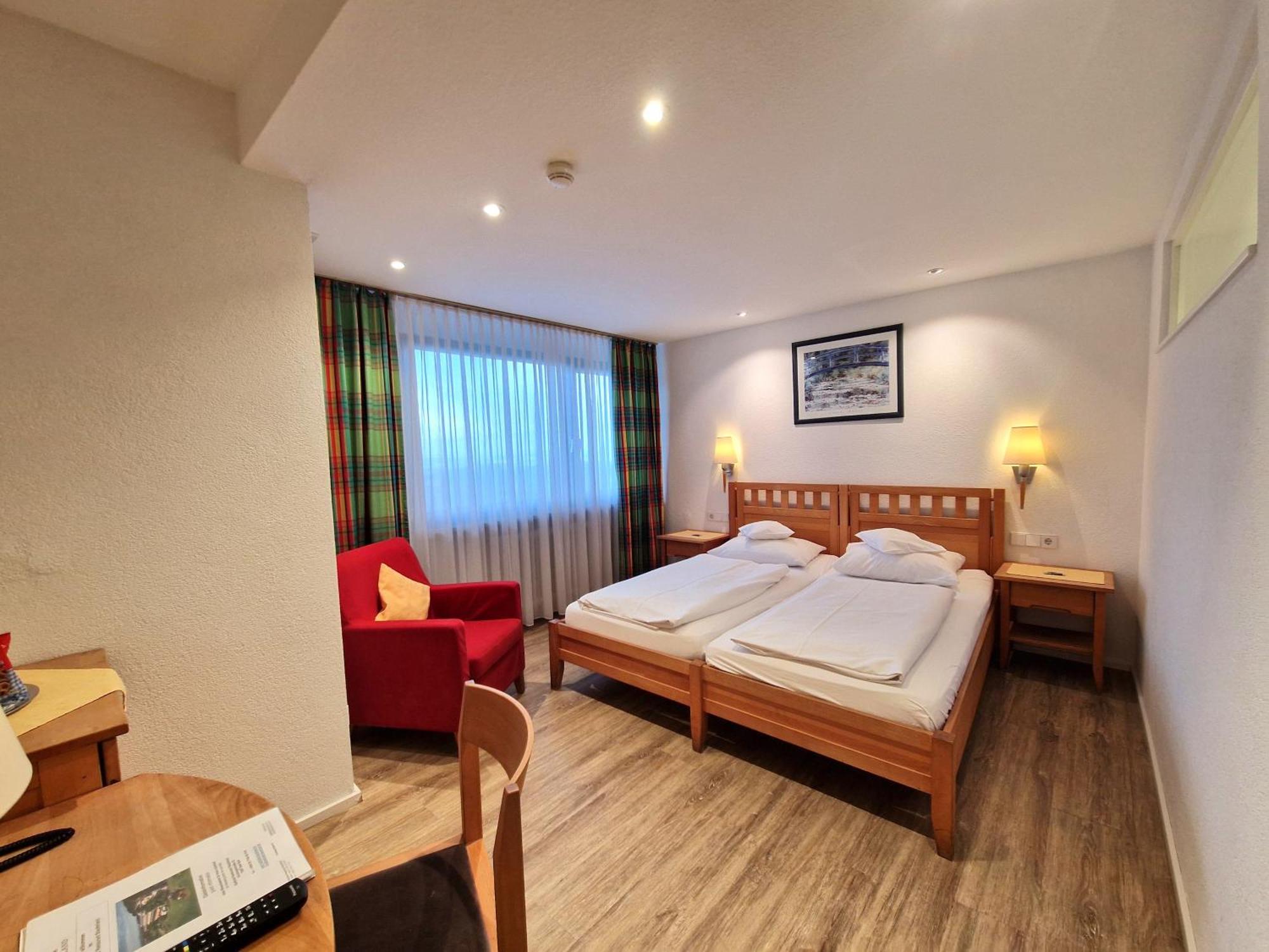 Badhotel Restaurant Stauferland Bad Boll Ngoại thất bức ảnh
