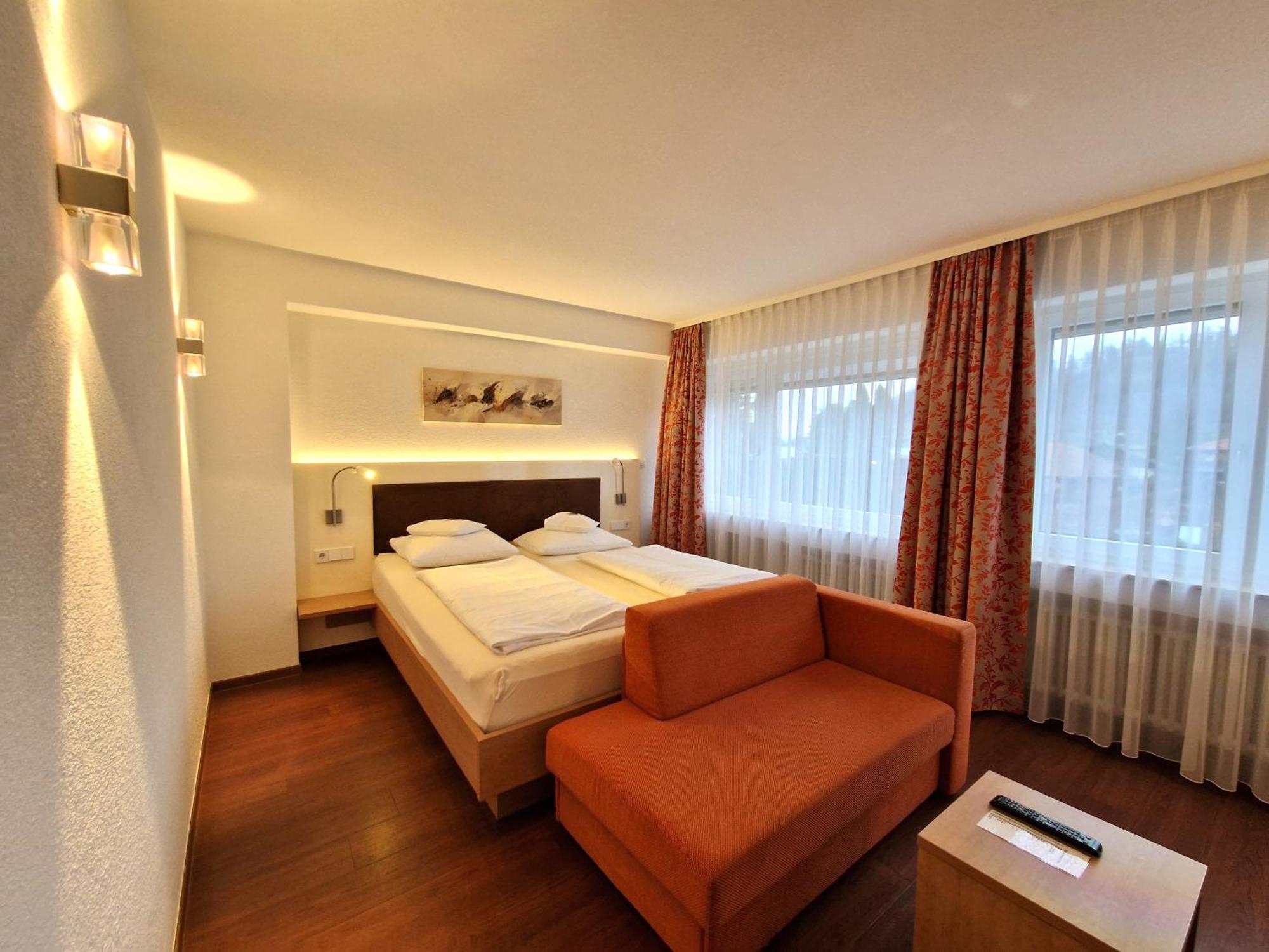 Badhotel Restaurant Stauferland Bad Boll Ngoại thất bức ảnh