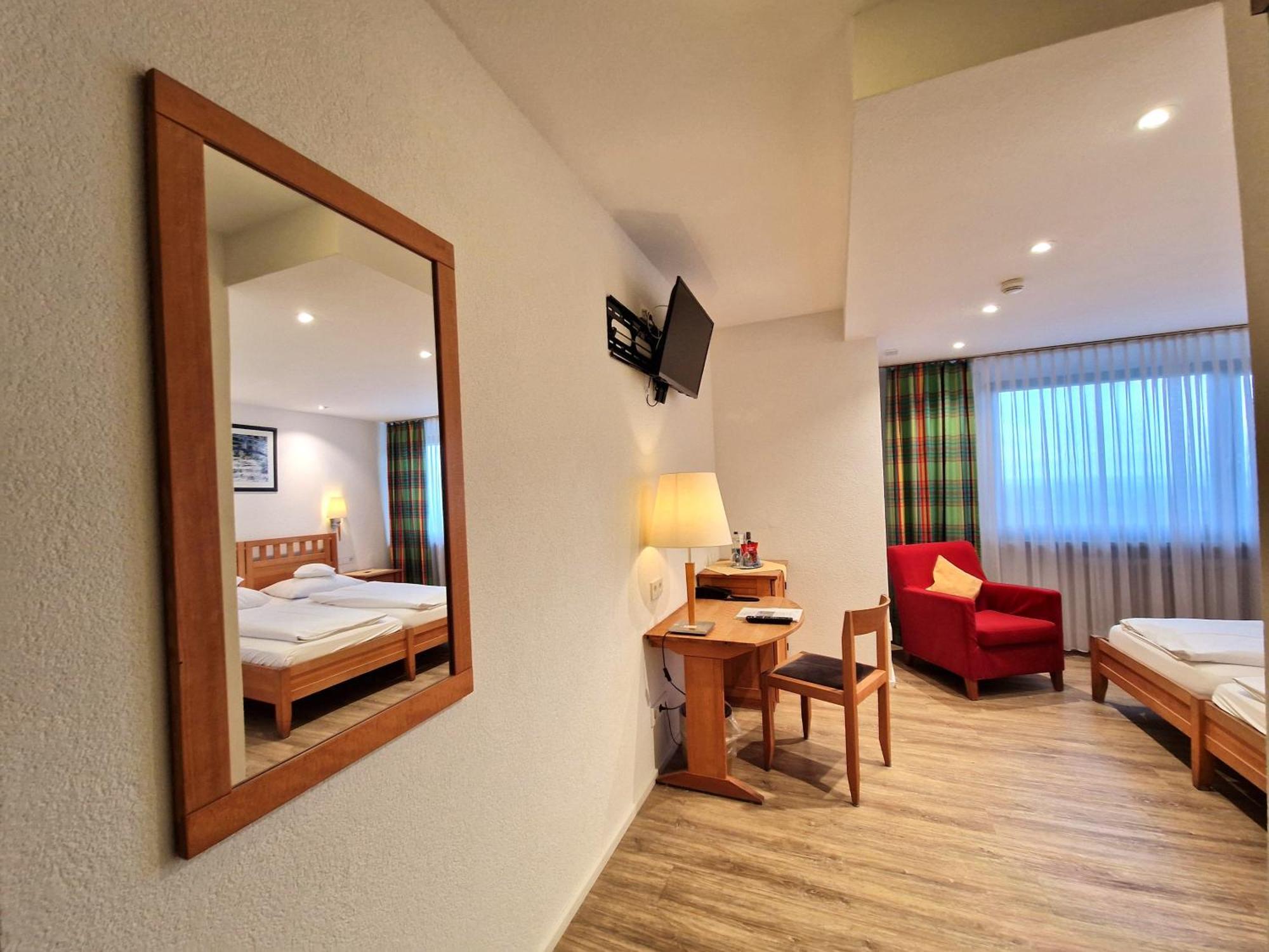 Badhotel Restaurant Stauferland Bad Boll Ngoại thất bức ảnh