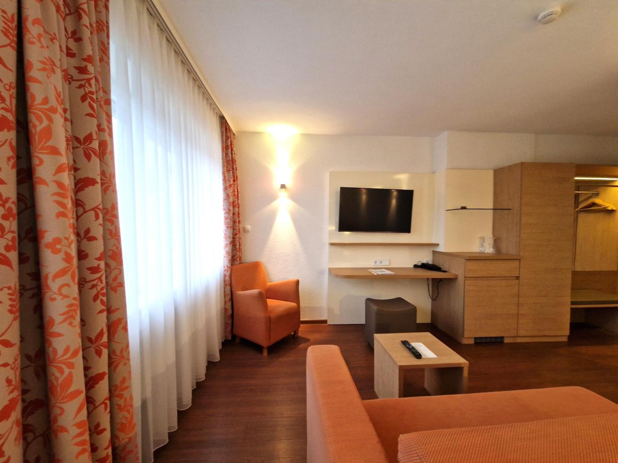 Badhotel Restaurant Stauferland Bad Boll Ngoại thất bức ảnh