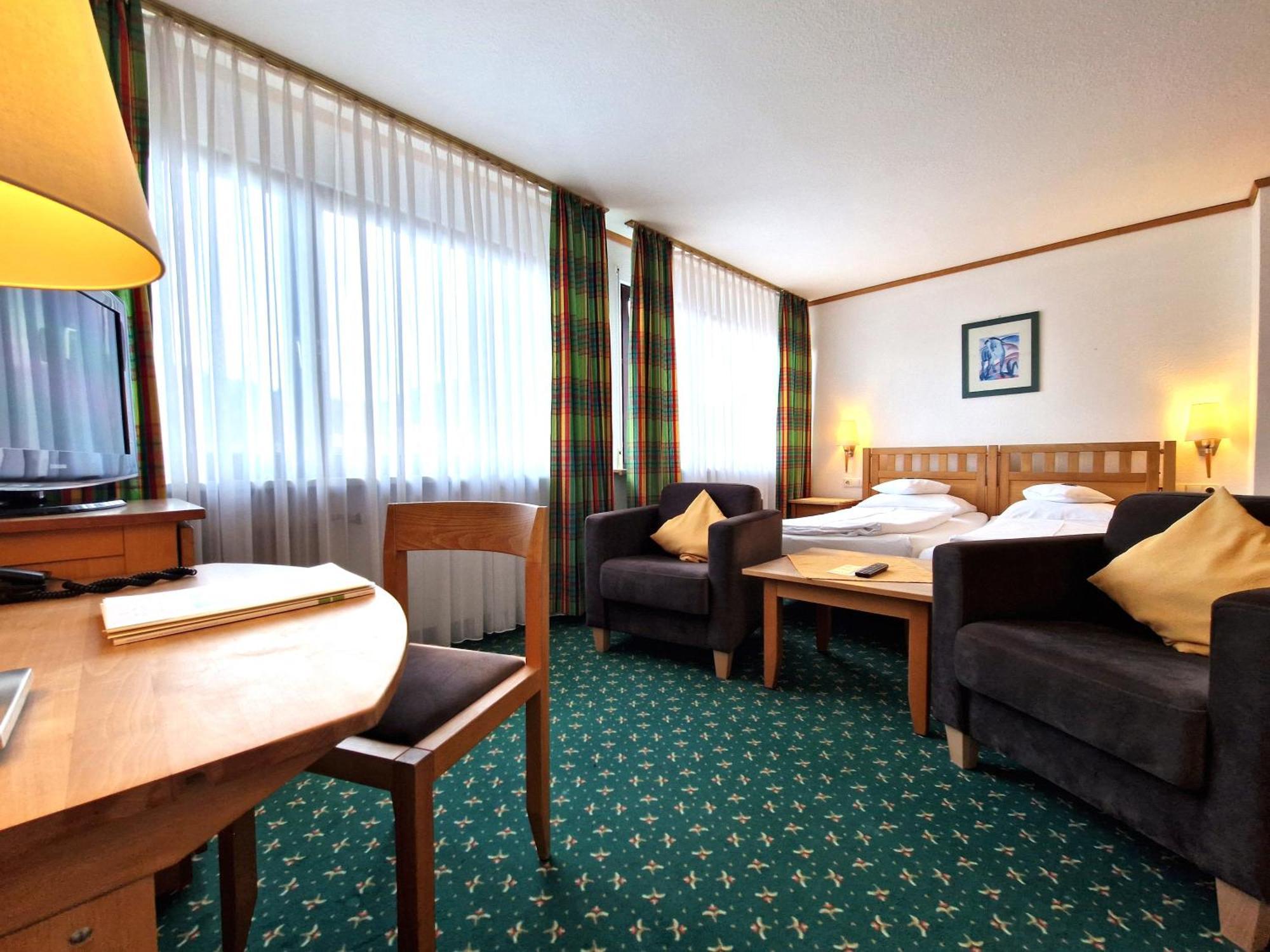 Badhotel Restaurant Stauferland Bad Boll Ngoại thất bức ảnh