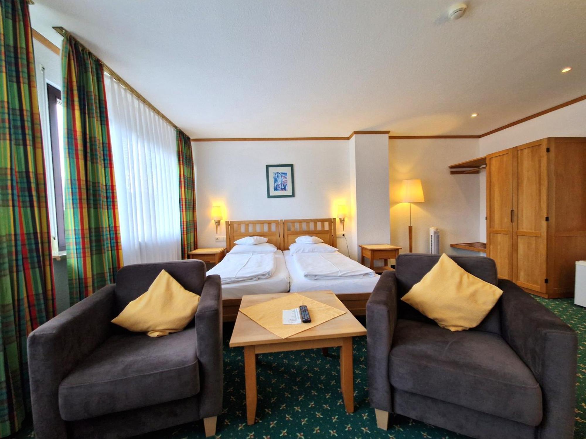 Badhotel Restaurant Stauferland Bad Boll Ngoại thất bức ảnh