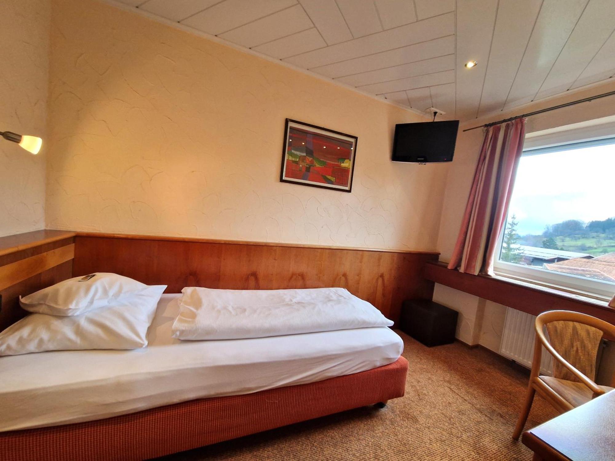 Badhotel Restaurant Stauferland Bad Boll Ngoại thất bức ảnh