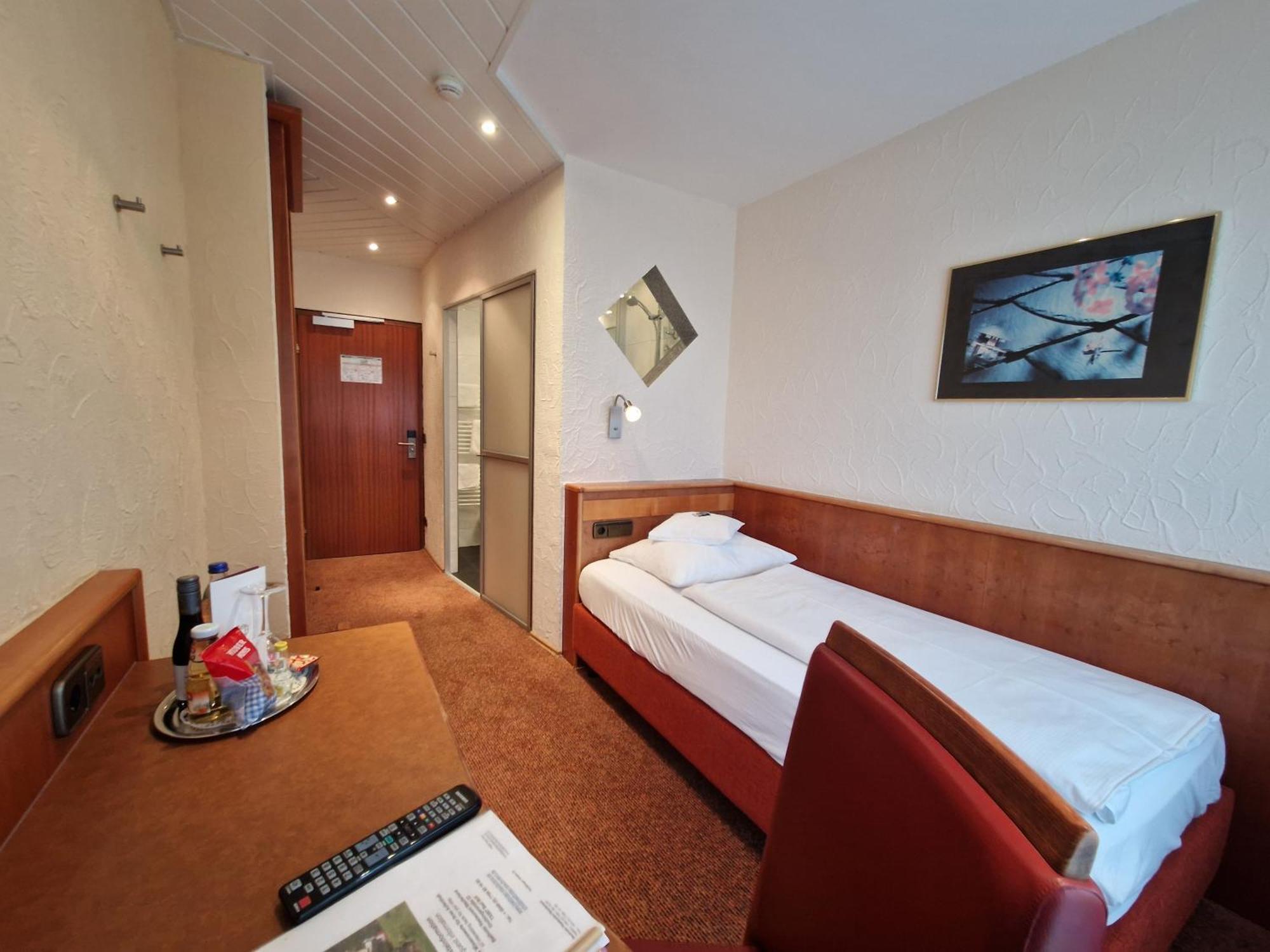 Badhotel Restaurant Stauferland Bad Boll Ngoại thất bức ảnh